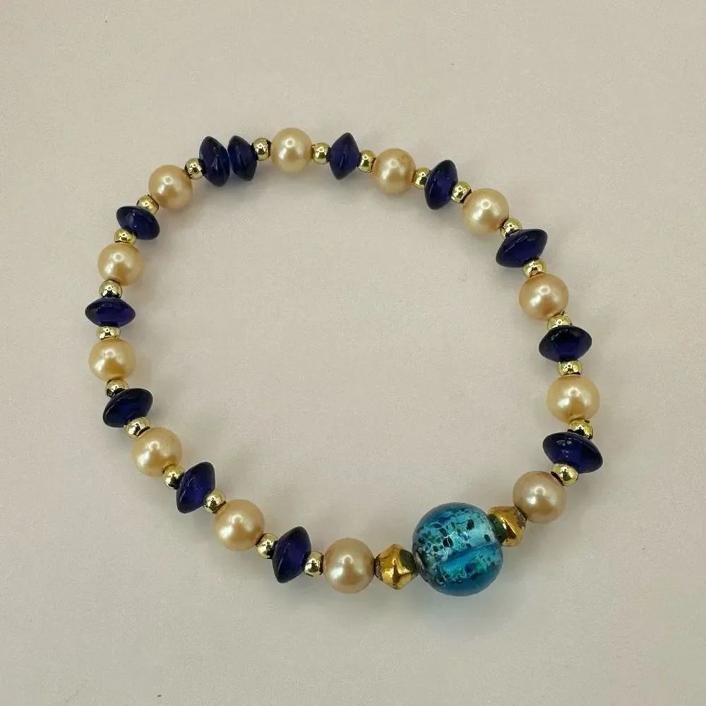 Faux pearl and glass beaded stretchy bracelet